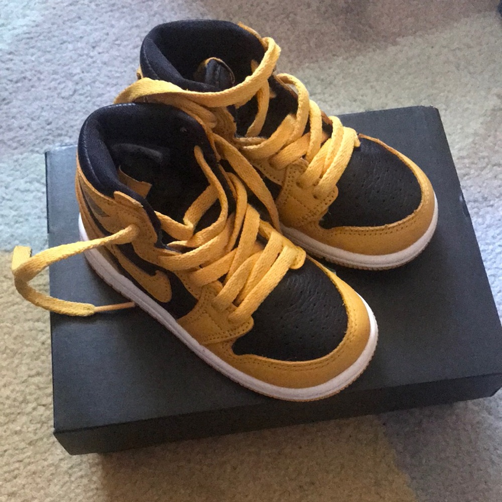 Jordan 1 Retro High OG Pollen/White-Black 7c